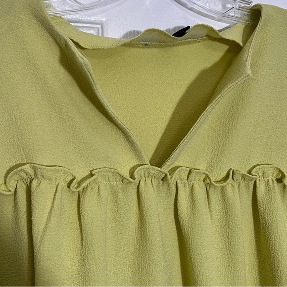 MARC NEW YORK Yellow-green Bubble Sleeve Tiered Split neckline Top | size large - Picture 4 of 7